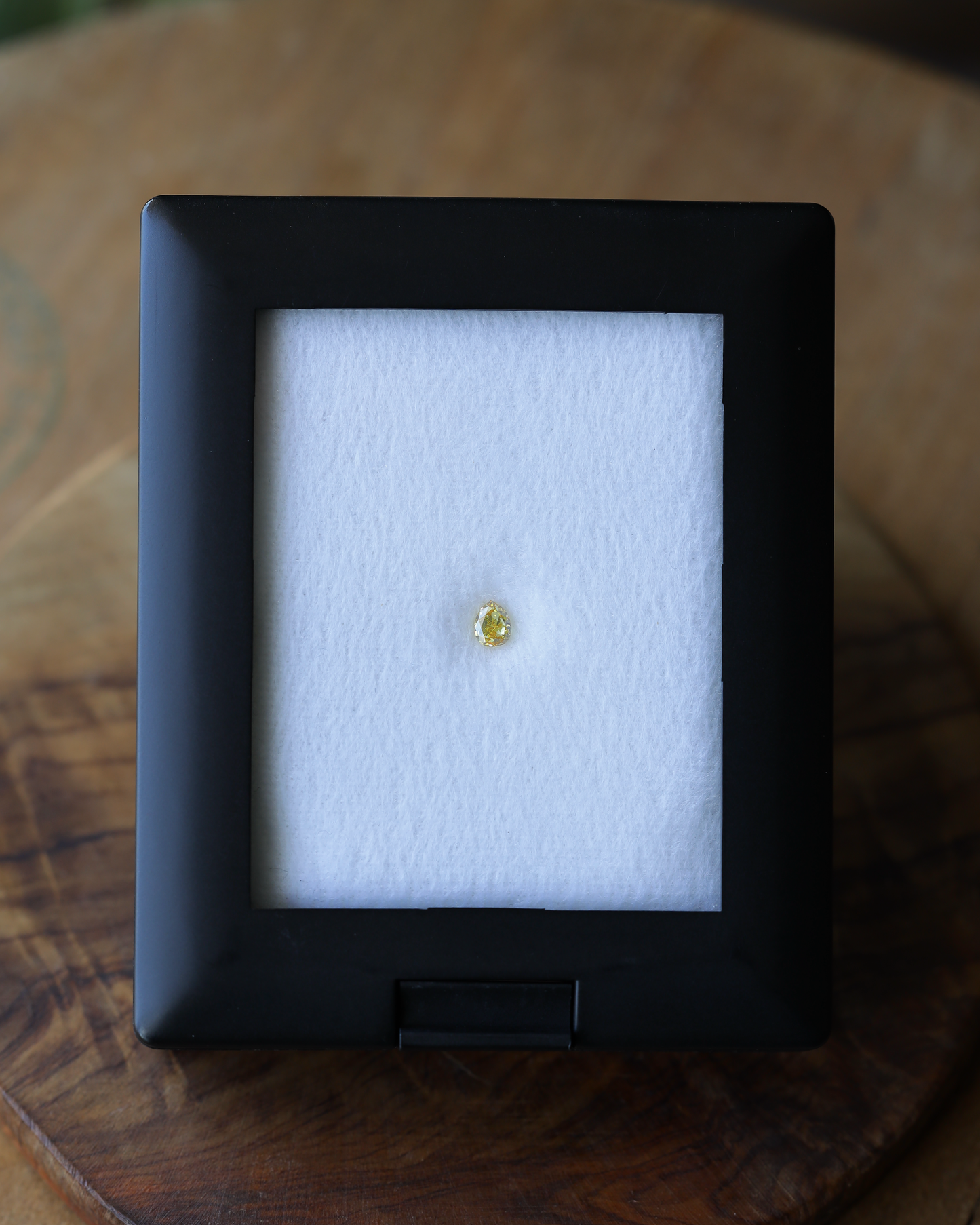 ファンシービビッドイエローダイヤモンド ルース 0.225ct