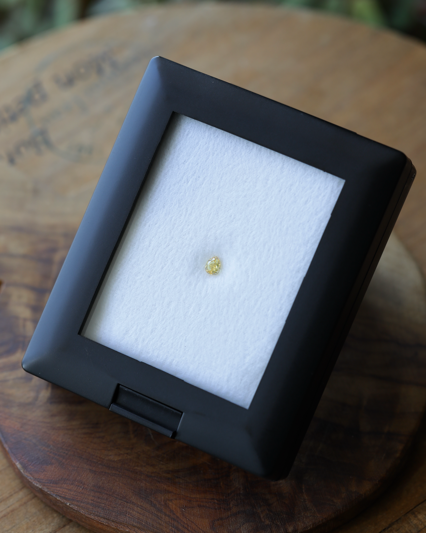 ファンシービビッドイエローダイヤモンド ルース 0.225ct