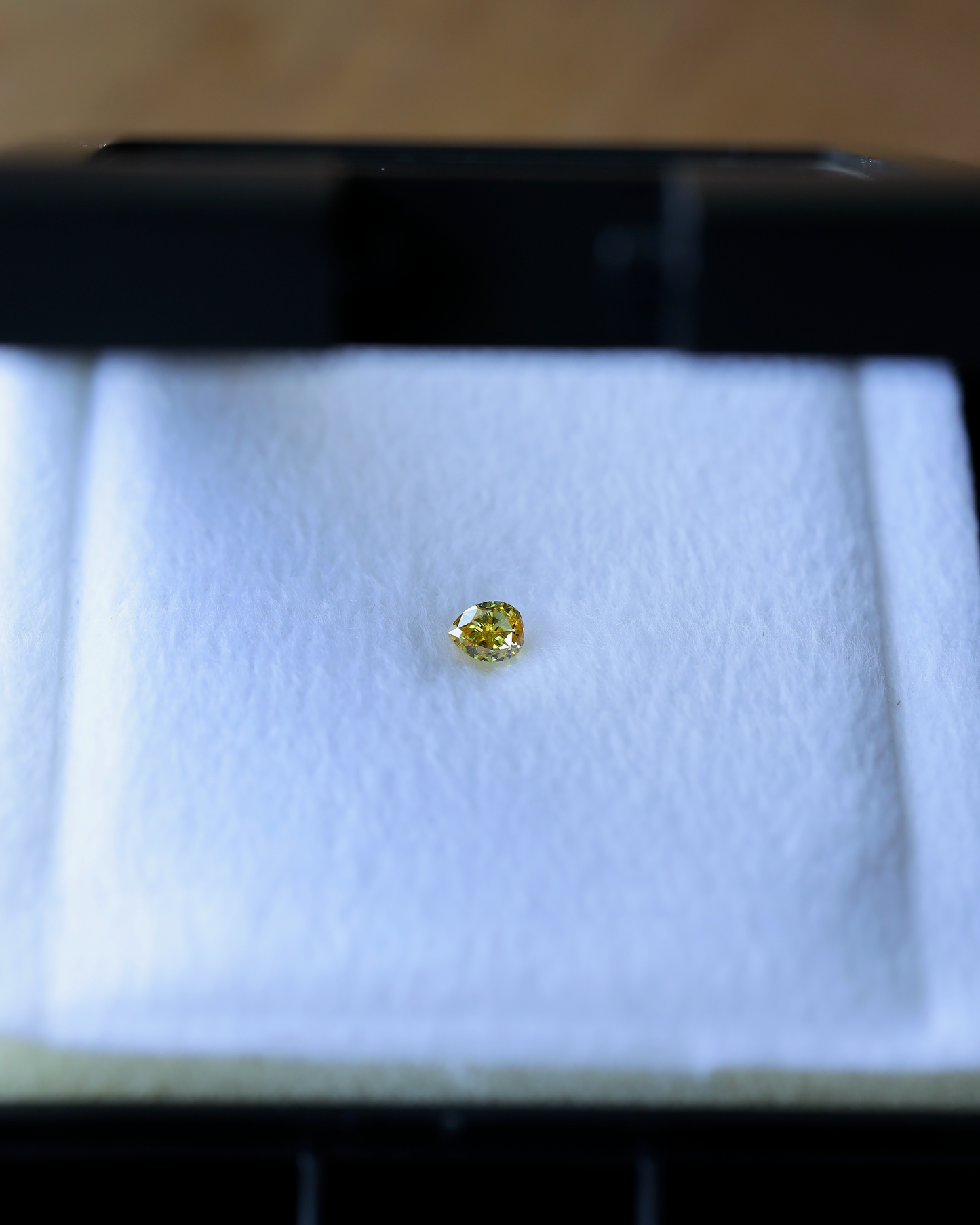ファンシービビッドイエローダイヤモンド ルース 0.225ct
