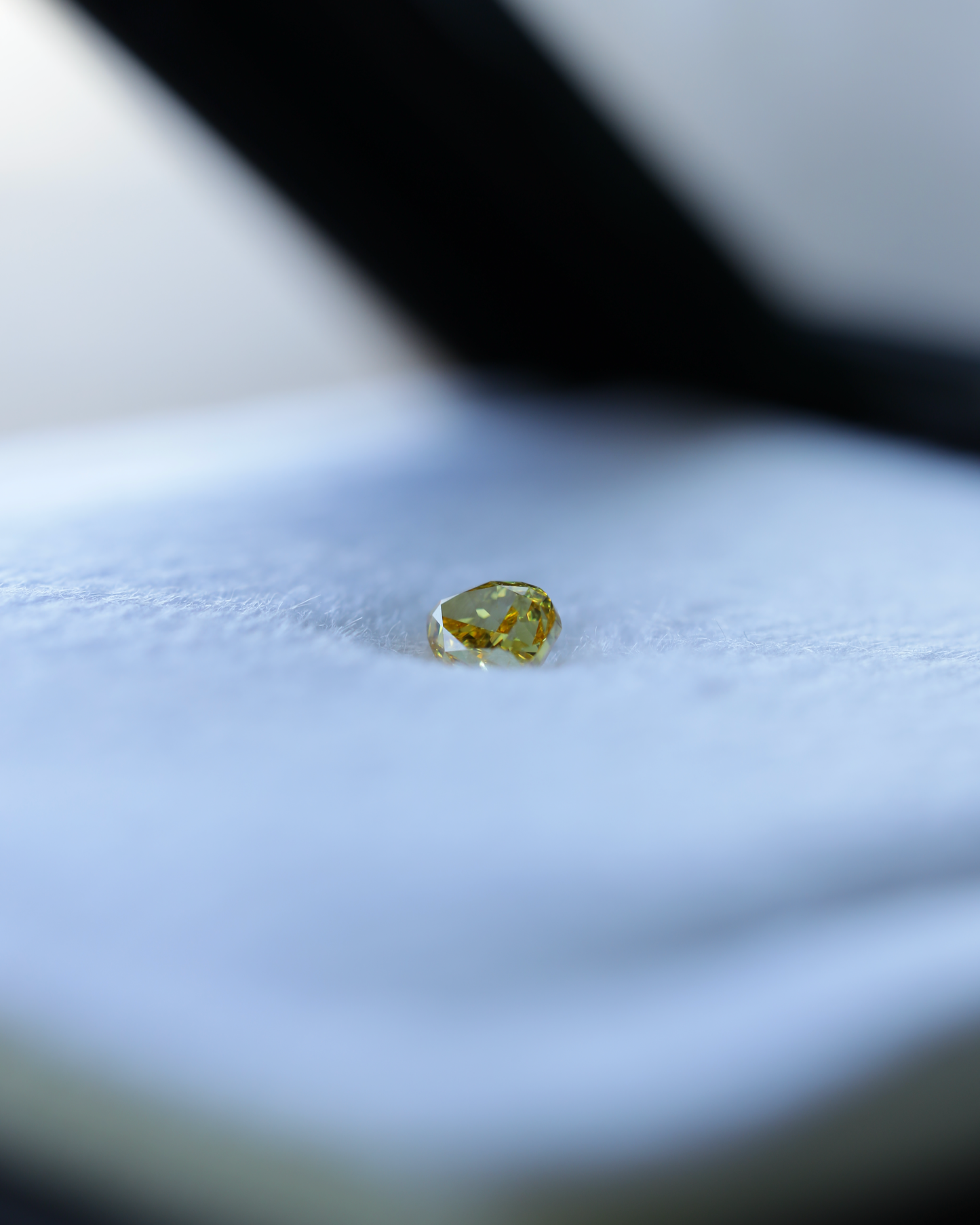 ファンシービビッドイエローダイヤモンド ルース 0.225ct