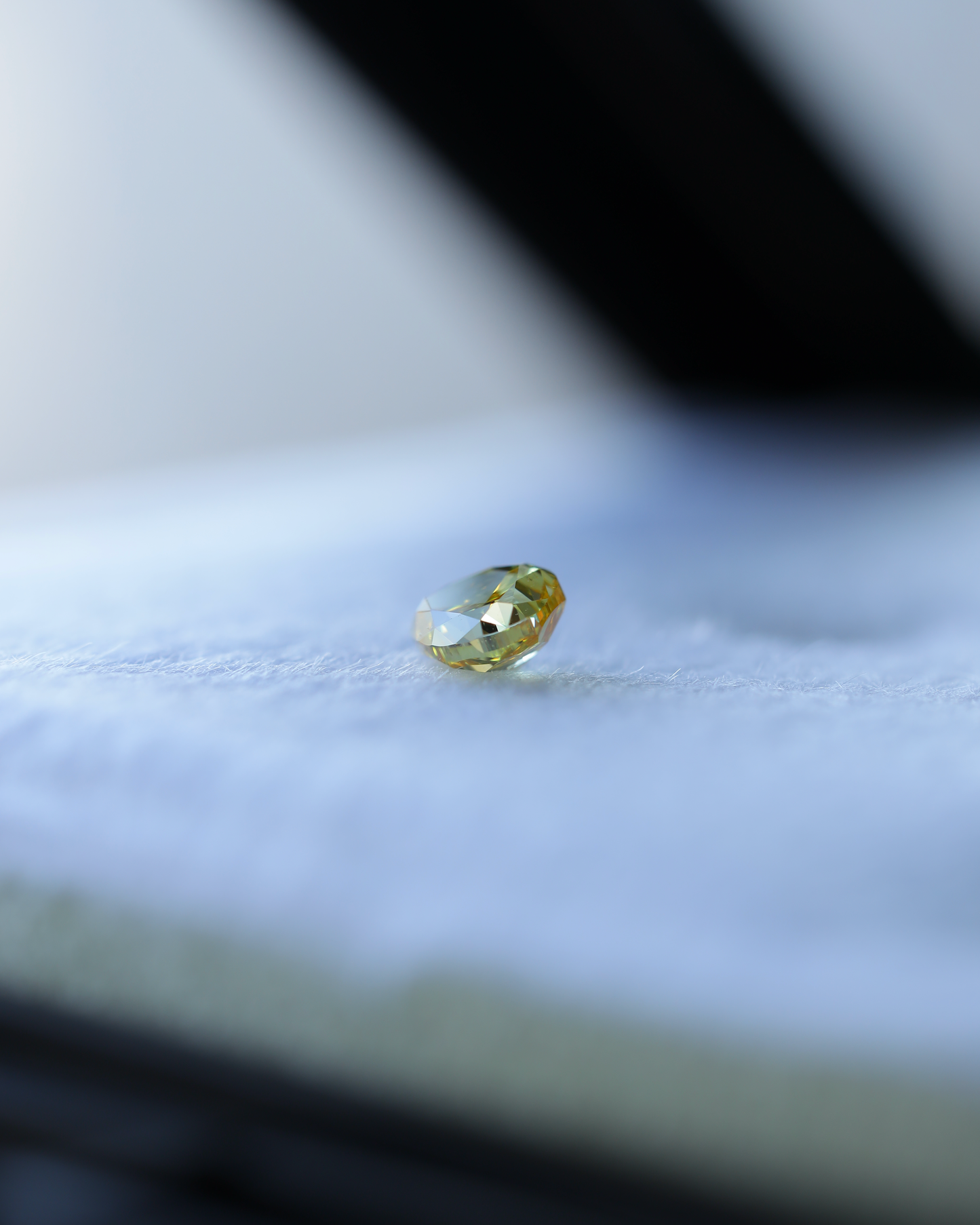 ファンシービビッドイエローダイヤモンド ルース 0.225ct