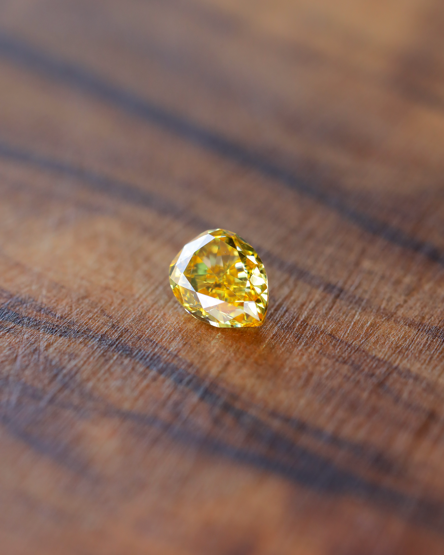ファンシービビッドイエローダイヤモンド ルース 0.225ct