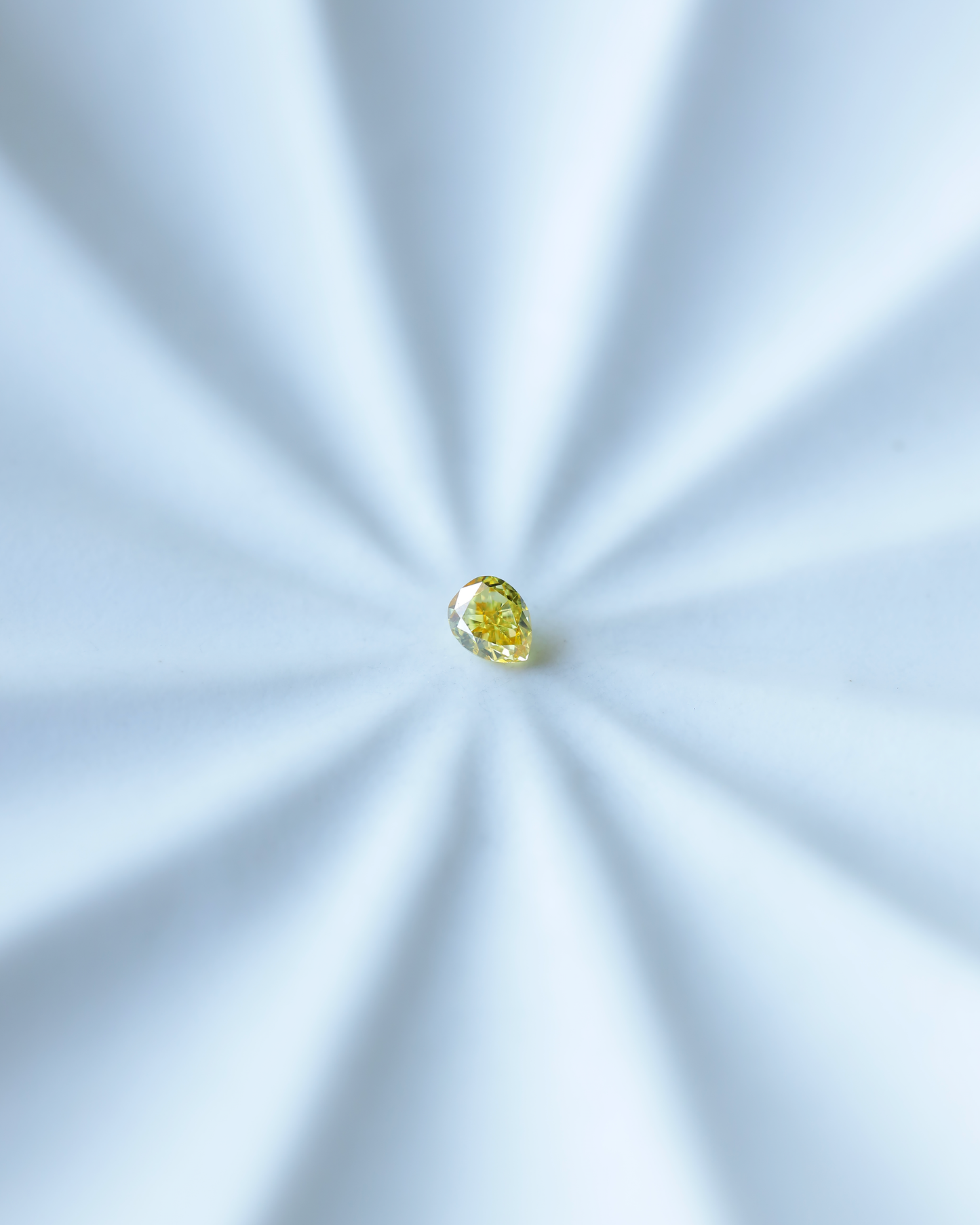 ファンシービビッドイエローダイヤモンド ルース 0.225ct