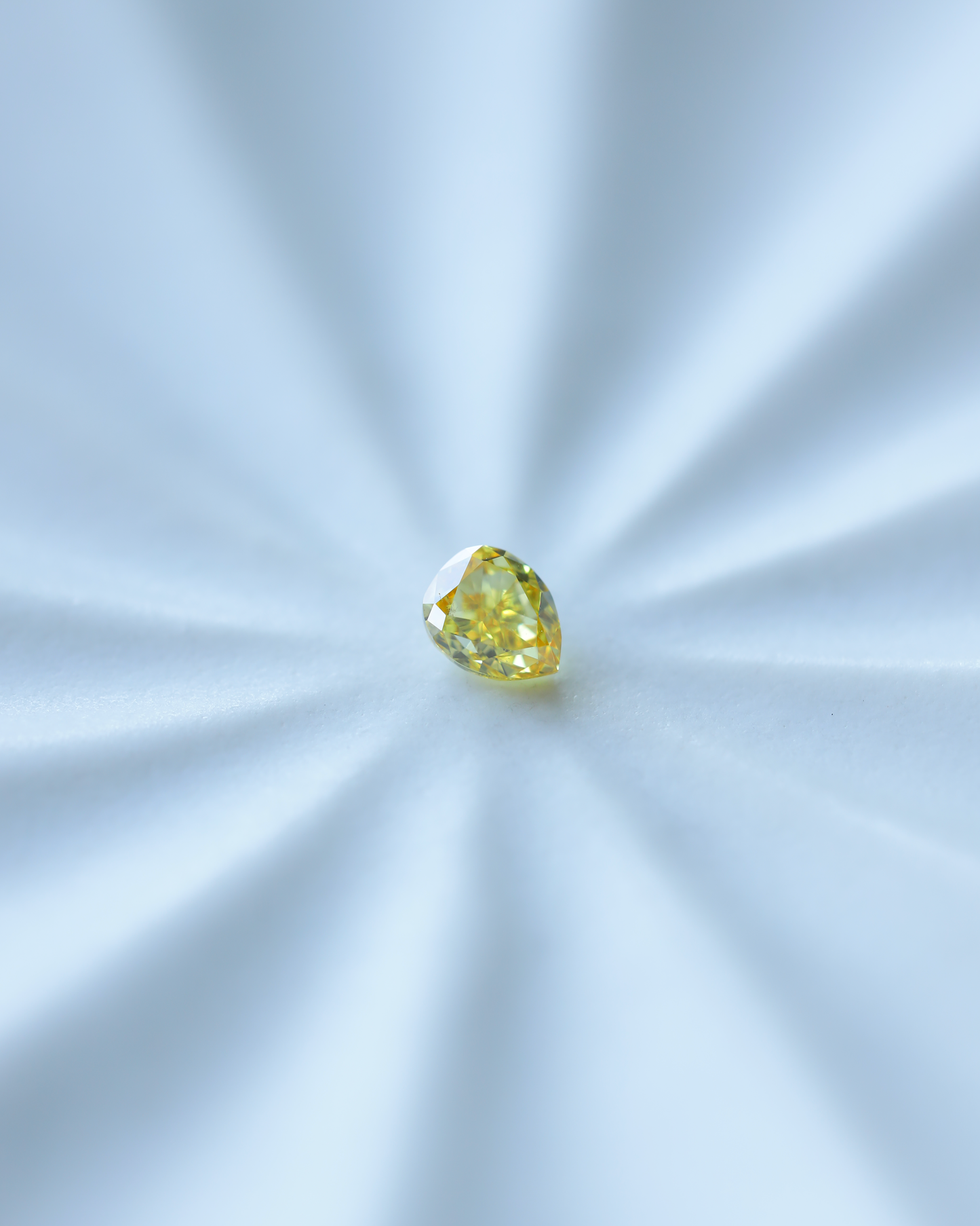 ファンシービビッドイエローダイヤモンド ルース 0.225ct