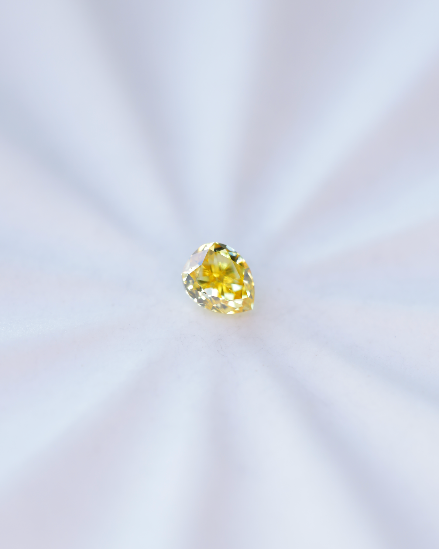 ファンシービビッドイエローダイヤモンド ルース 0.225ct