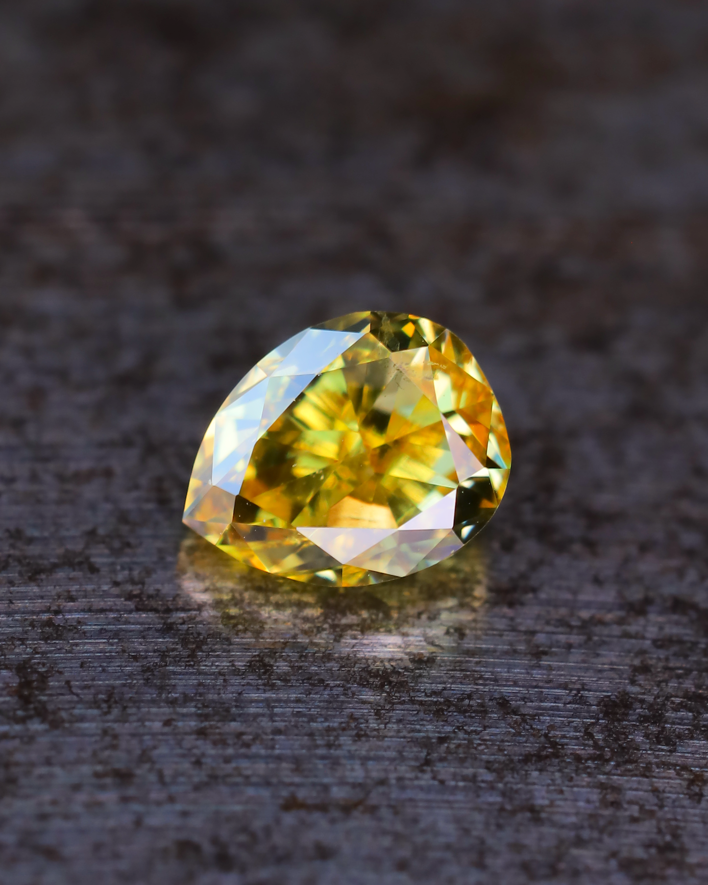 ファンシービビッドイエローダイヤモンド ルース 0.225ct