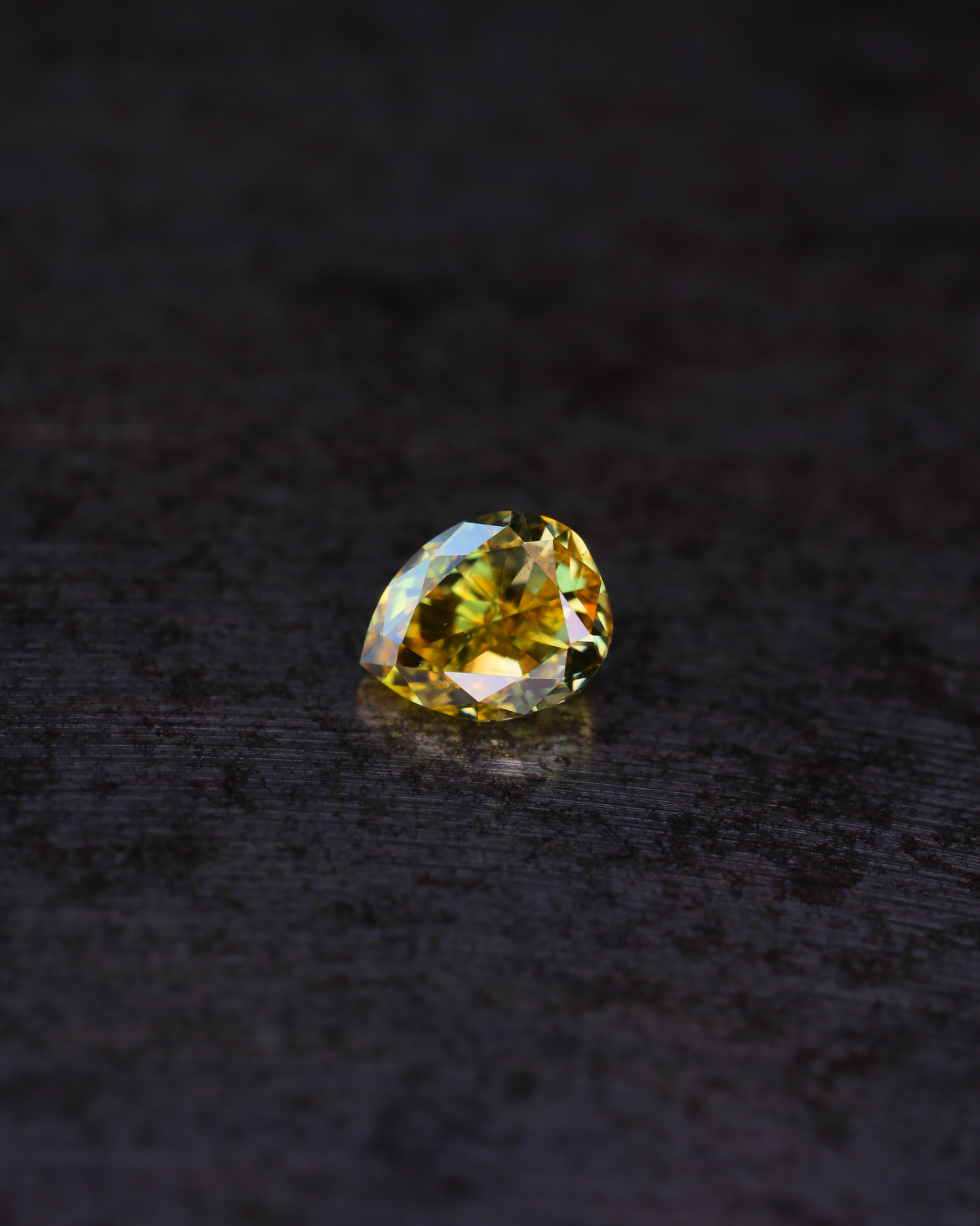 ファンシービビッドイエローダイヤモンド ルース 0.225ct