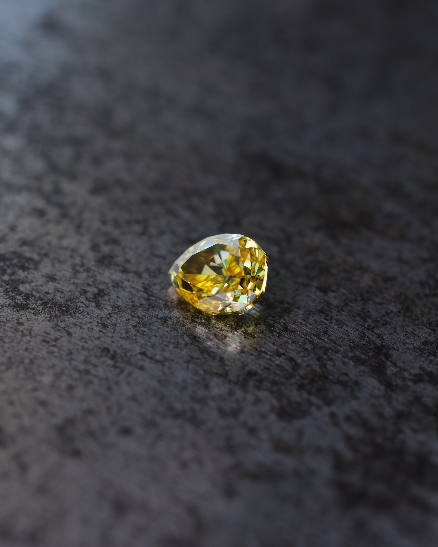 ファンシービビッドイエローダイヤモンド ルース 0.225ct