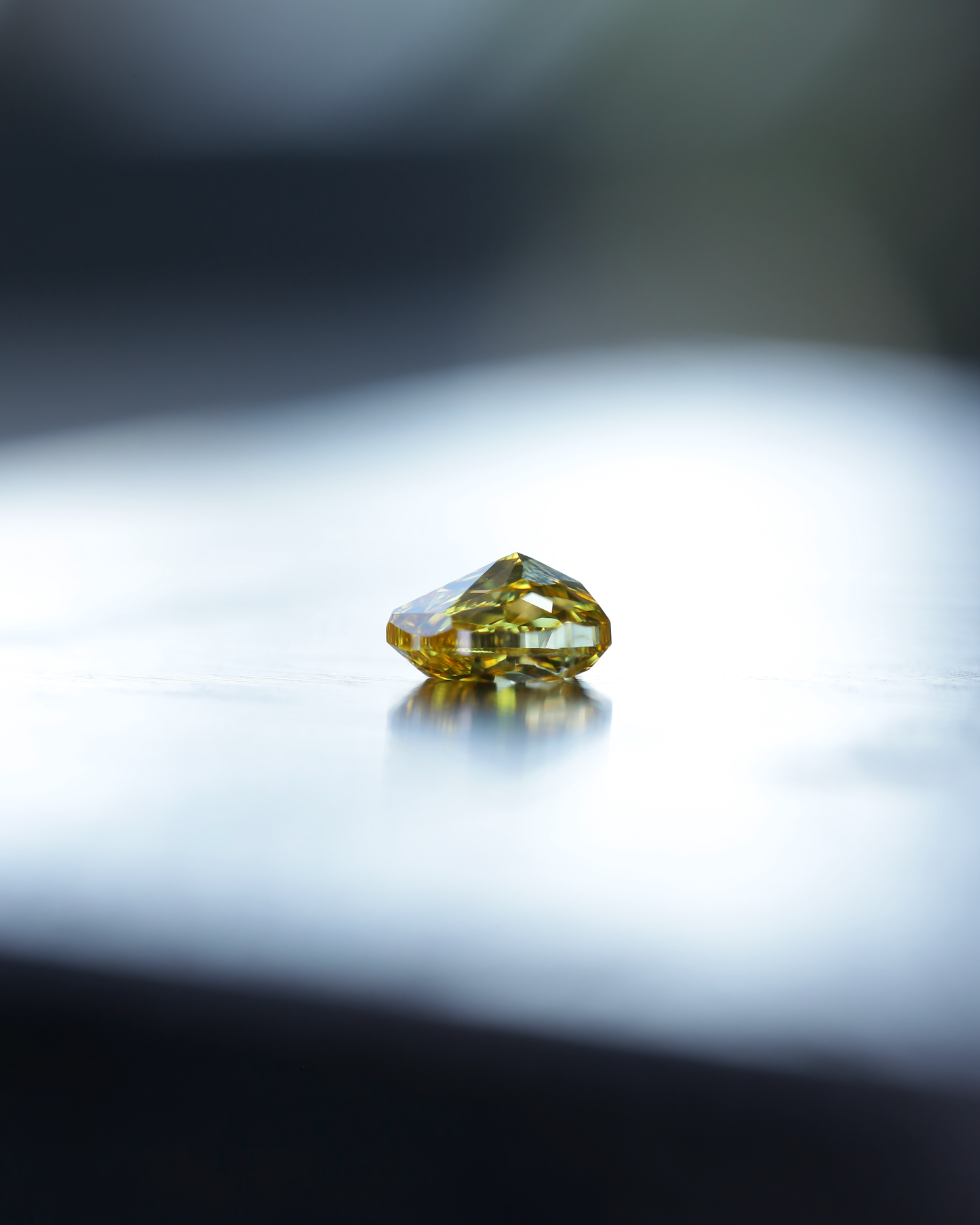ファンシービビッドイエローダイヤモンド ルース 0.225ct