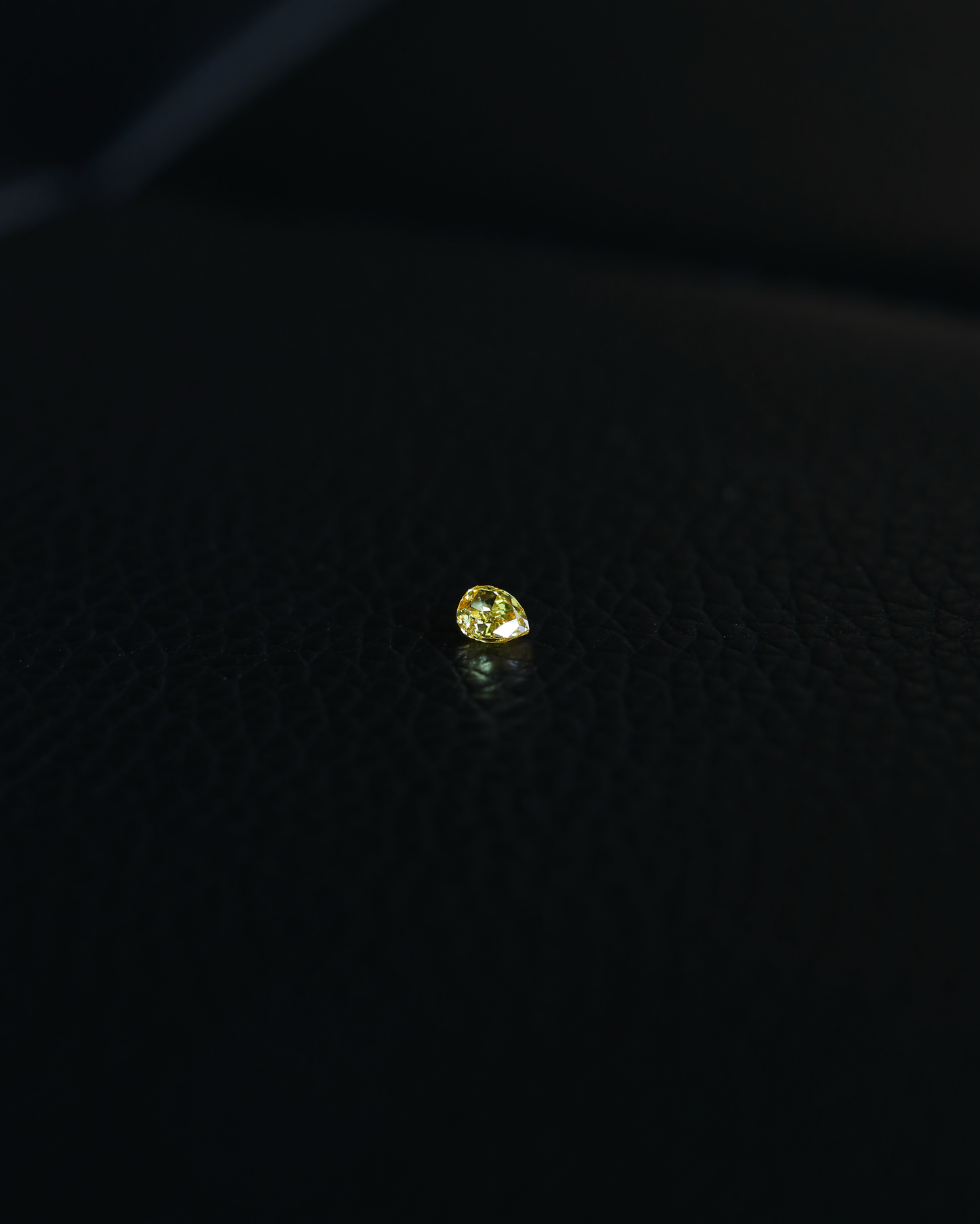 ファンシービビッドイエローダイヤモンド ルース 0.225ct