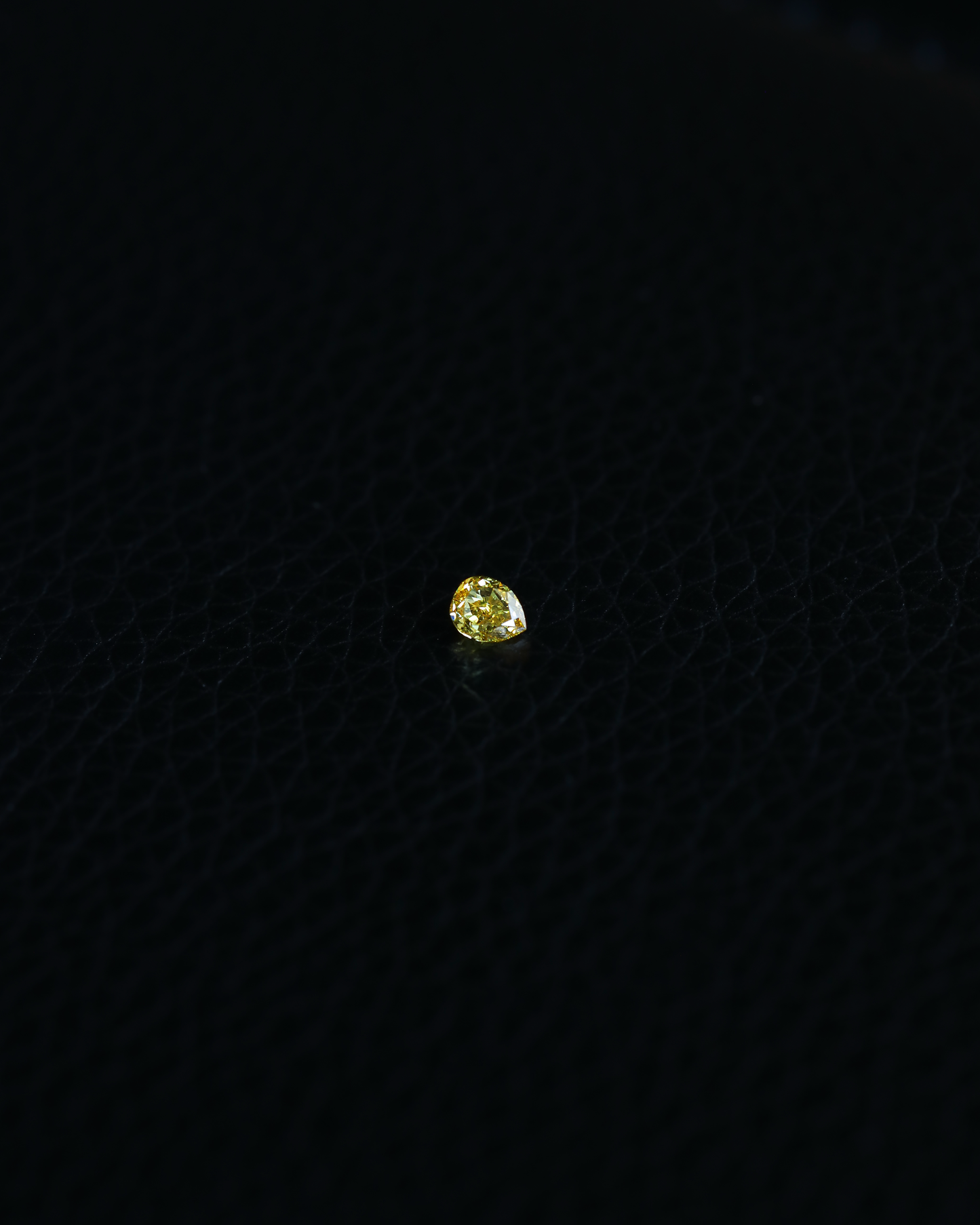 ファンシービビッドイエローダイヤモンド ルース 0.225ct