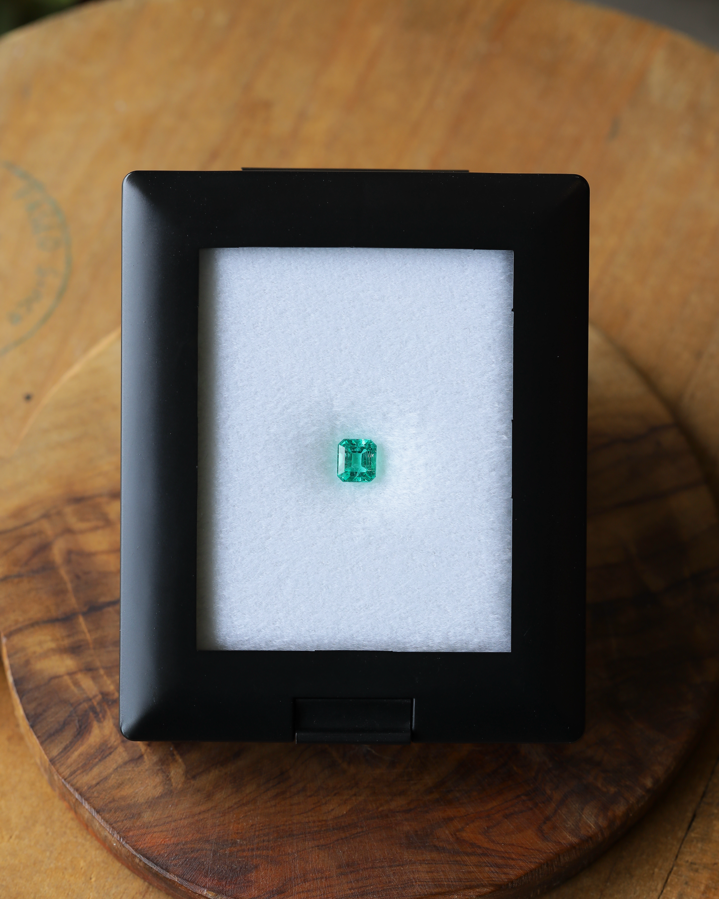 エメラルド ルース 0.71ct