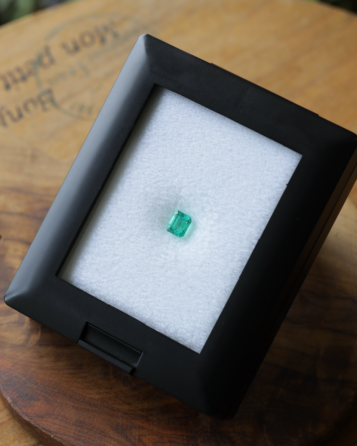 エメラルド ルース 0.71ct