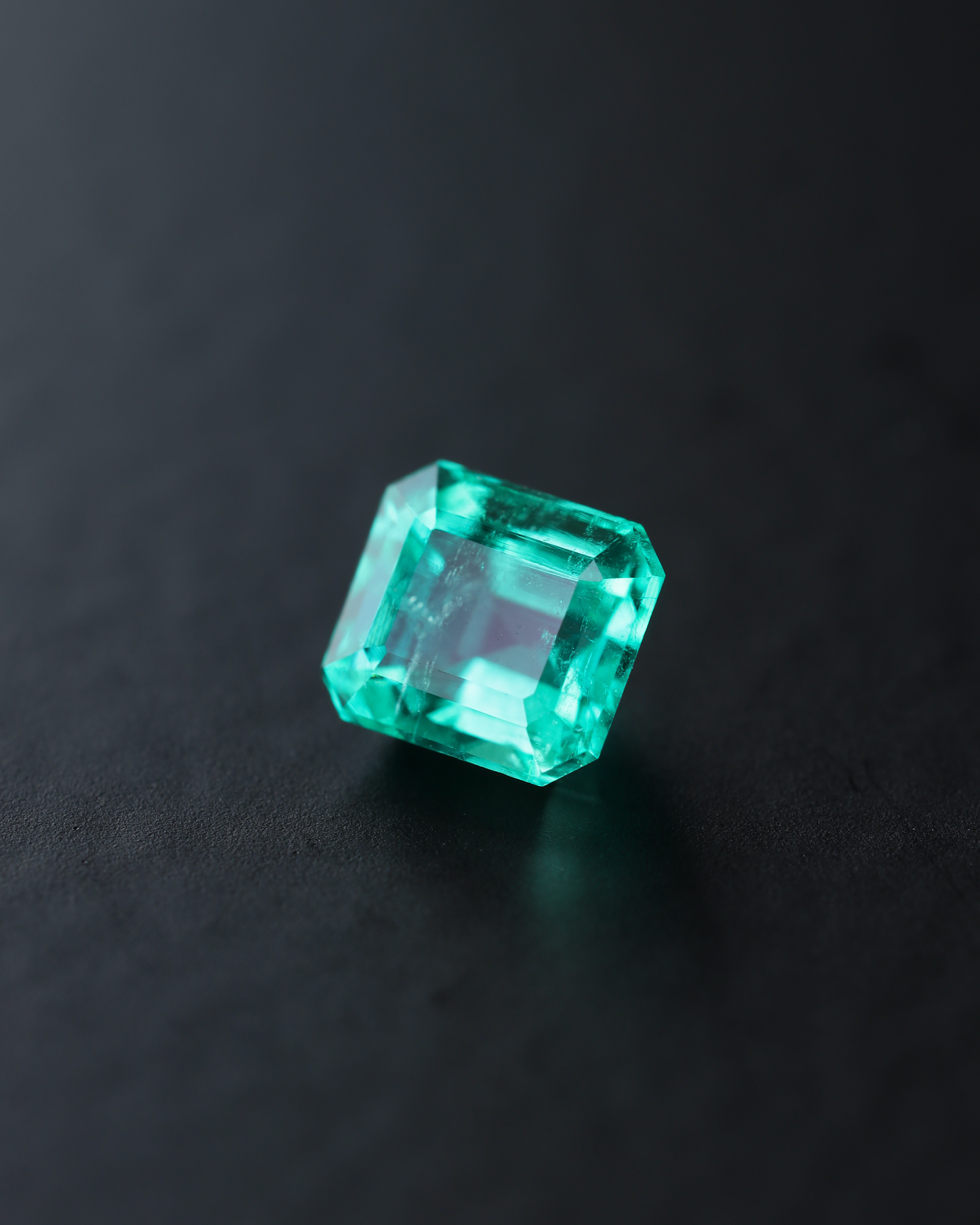 エメラルド ルース 0.71ct
