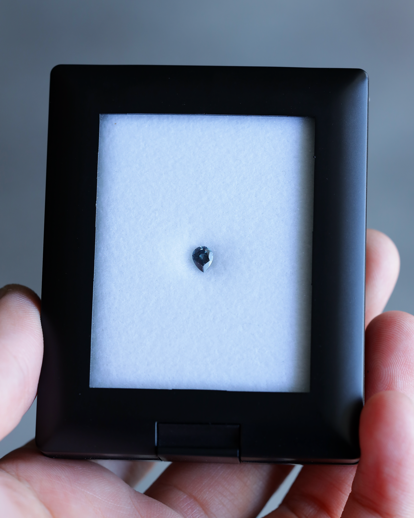 ベキリーブルーガーネット ルース 0.33ct