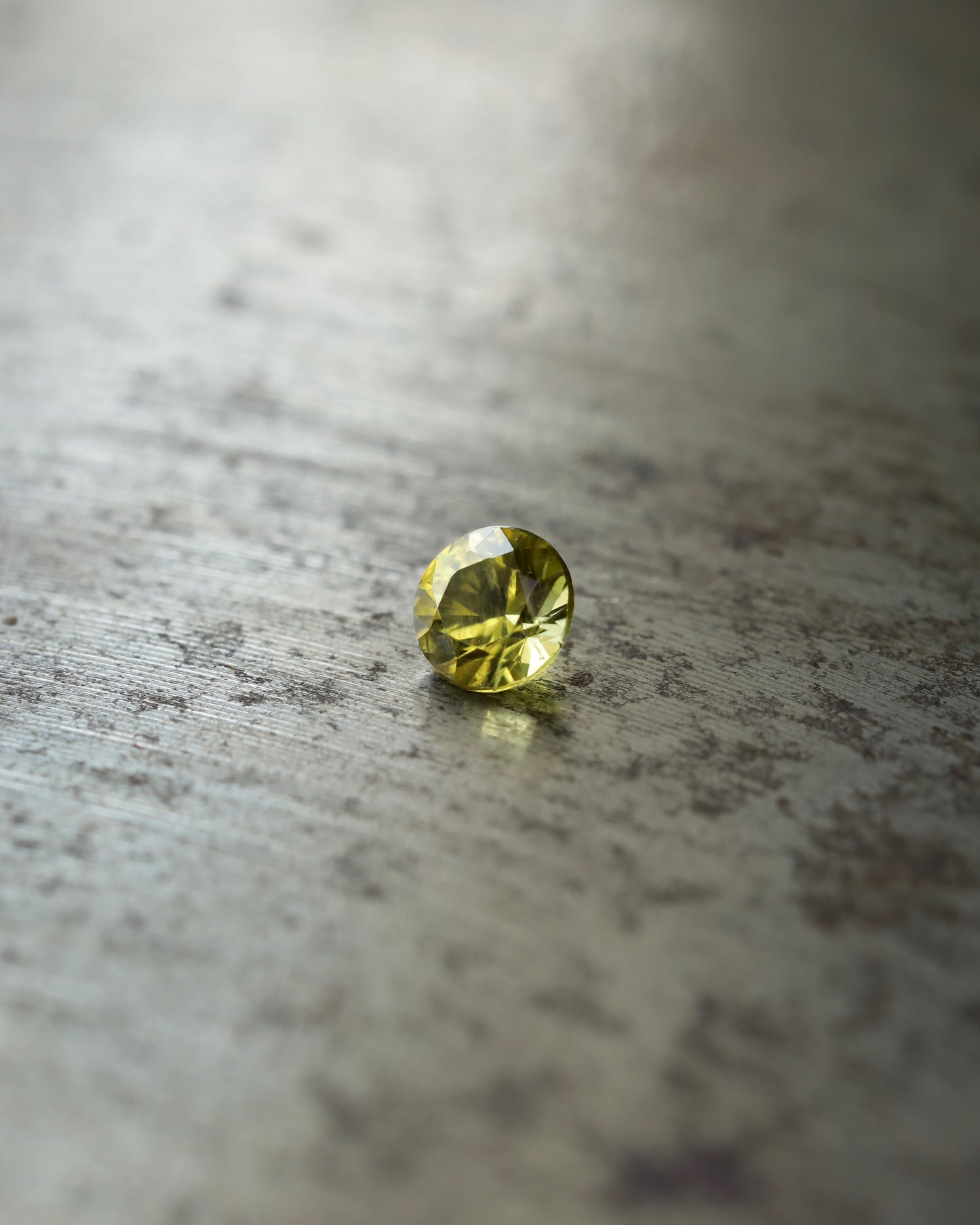 パラサイトペリドット ルース 0.25ct 鑑別書付き