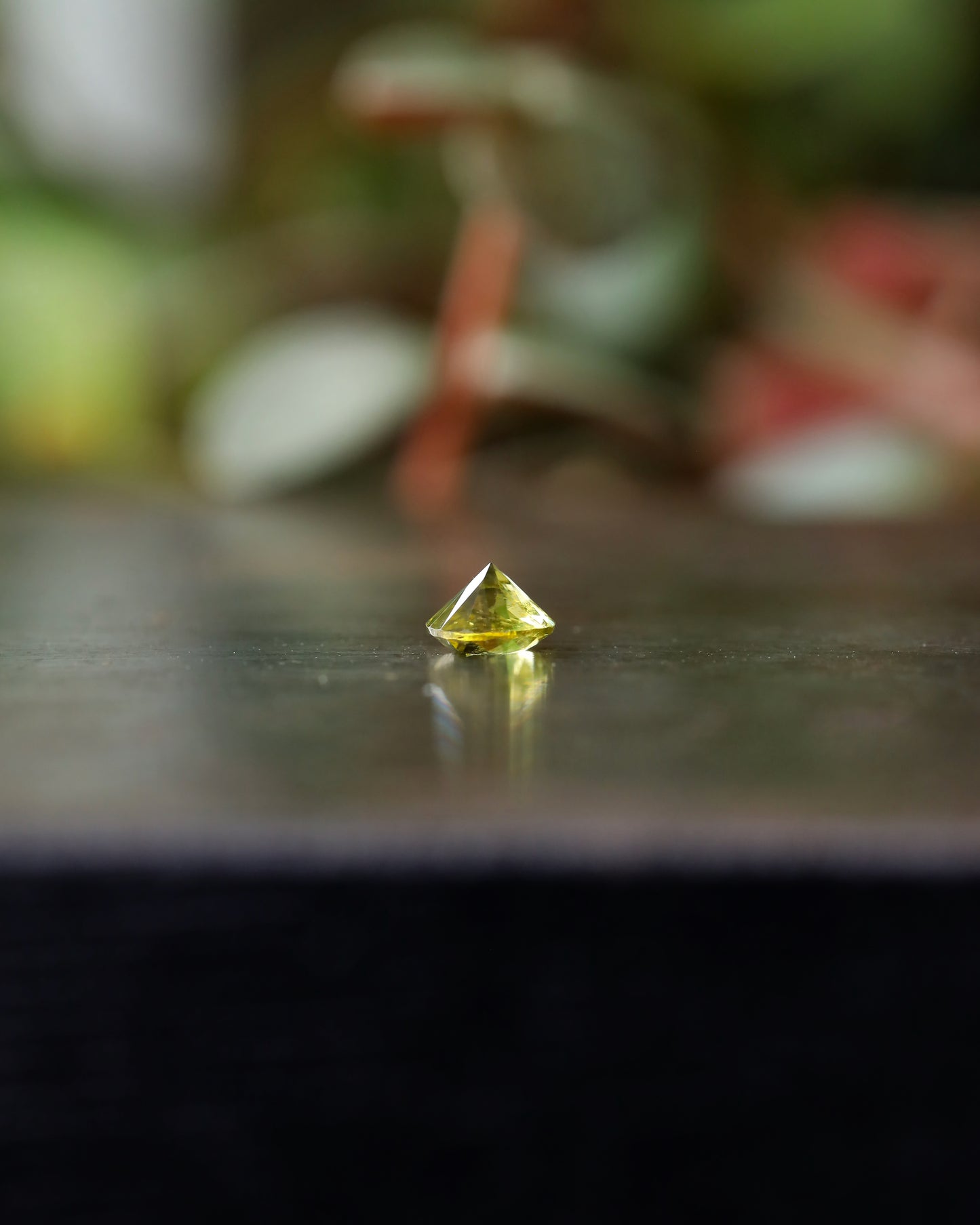 パラサイトペリドット ルース 0.25ct 鑑別書付き