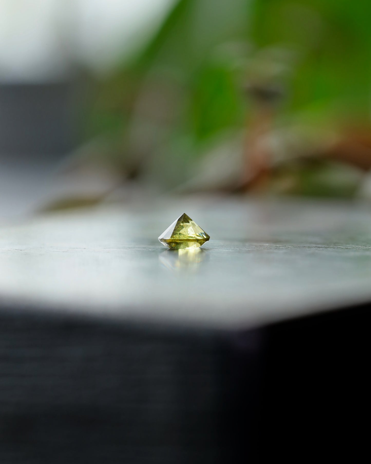 パラサイトペリドット ルース 0.25ct 鑑別書付き