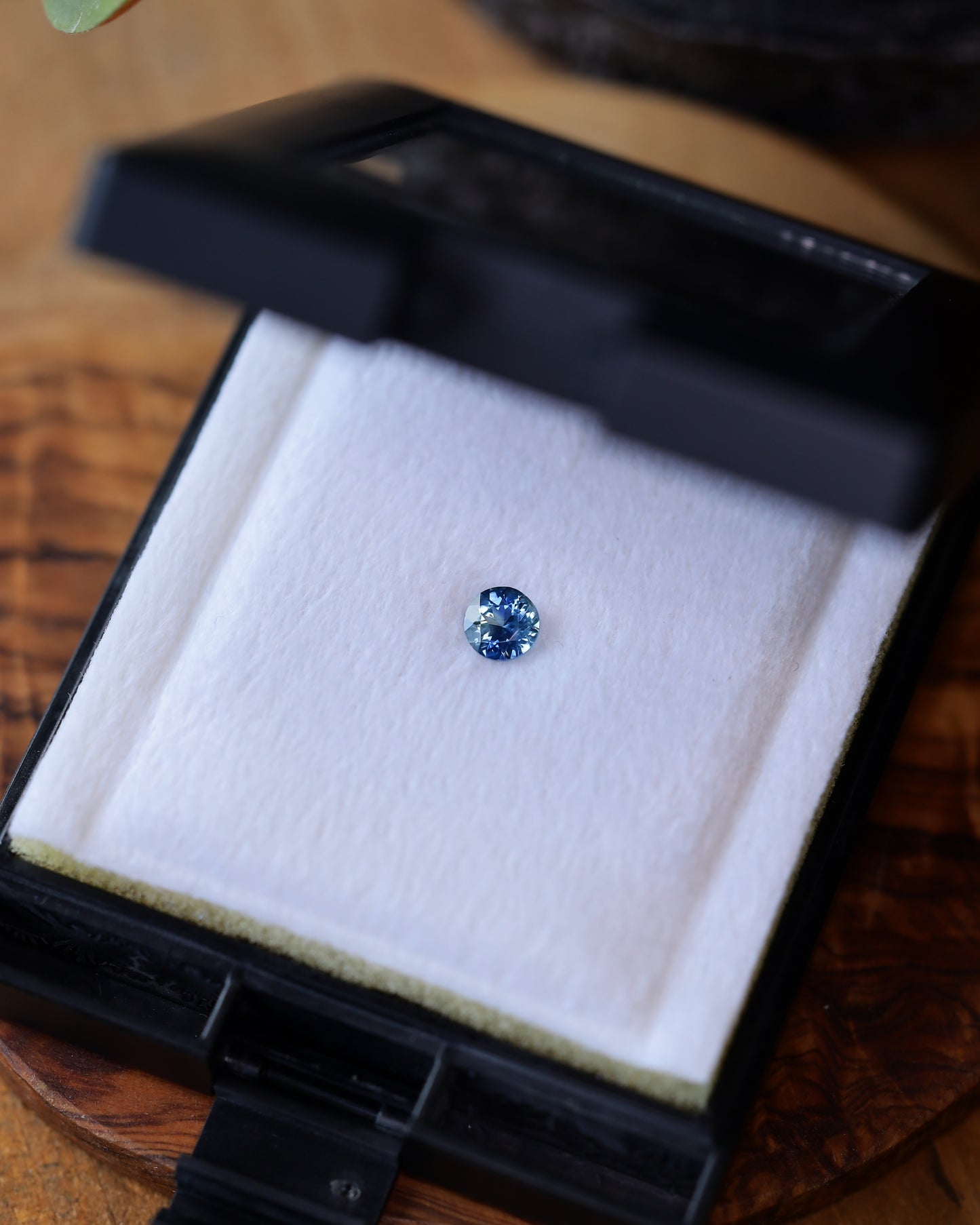 モンタナサファイア ルース 0.75ct