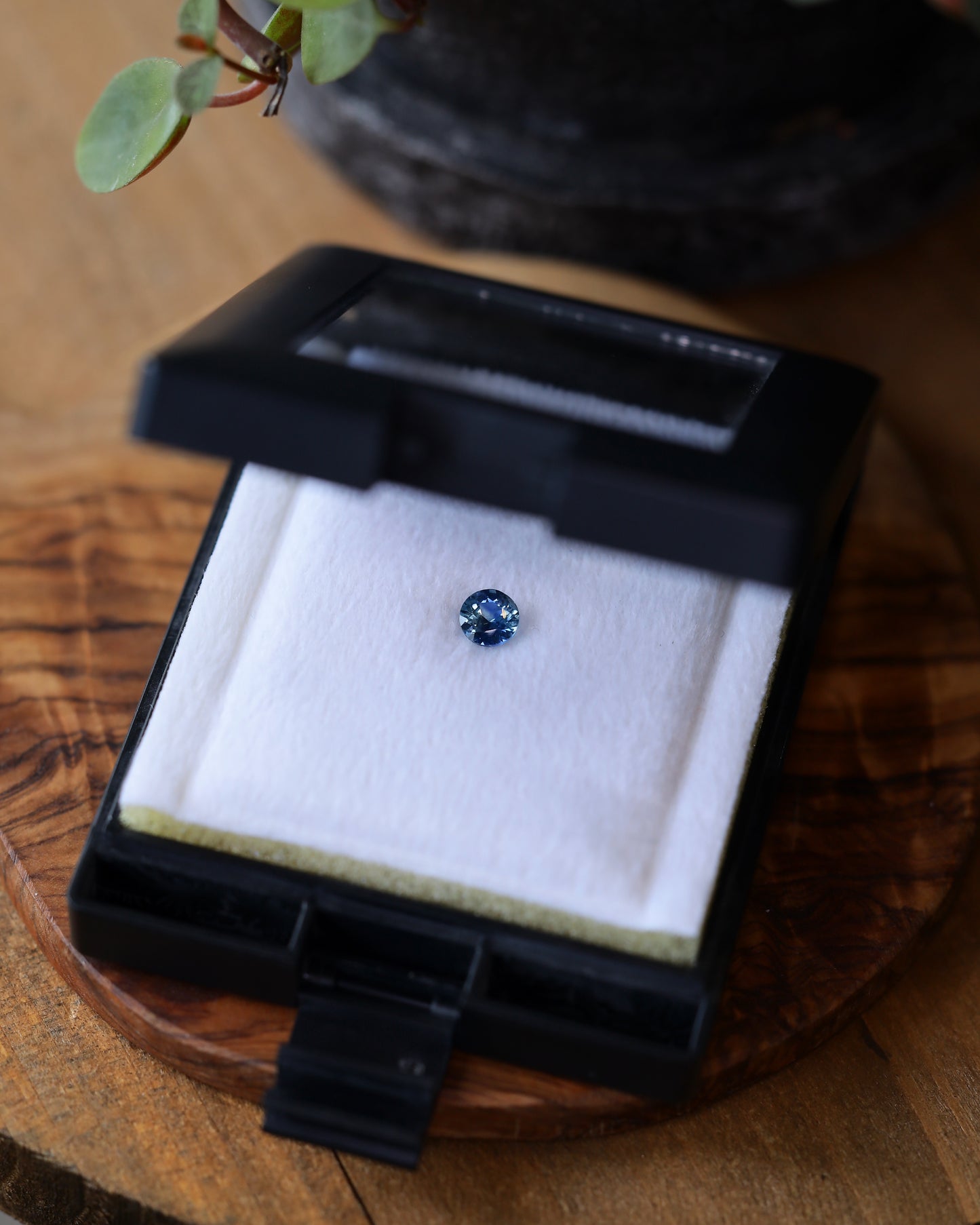 モンタナサファイア ルース 0.75ct