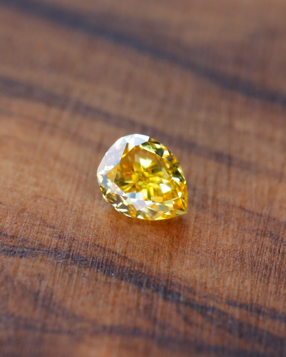 ファンシービビッドイエローダイヤモンド　ルース　0.225ct