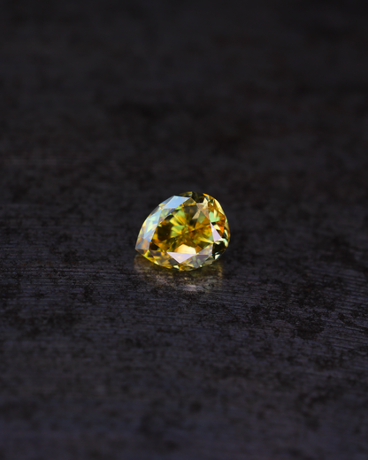 ファンシービビッドイエローダイヤモンド　ルース　0.225ct