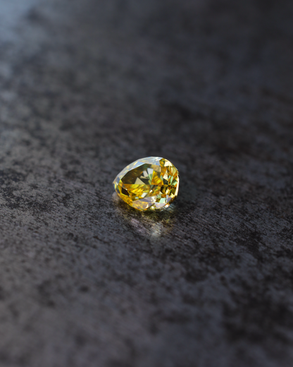 ファンシービビッドイエローダイヤモンド　ルース　0.225ct