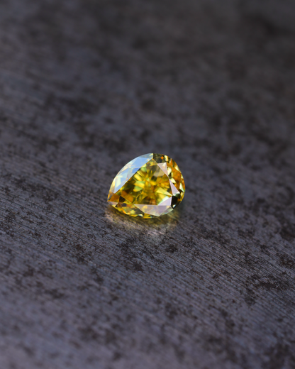 ファンシービビッドイエローダイヤモンド　ルース　0.225ct
