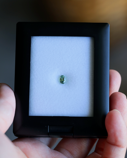 バイカラーサファイア　ルース　0.57ct