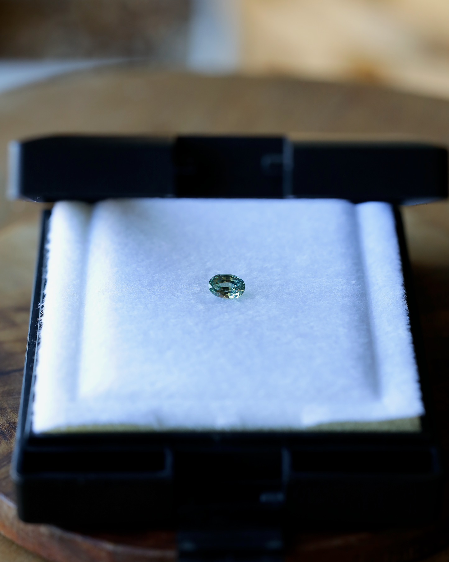 バイカラーサファイア　ルース　0.57ct