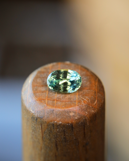 バイカラーサファイア　ルース　0.57ct