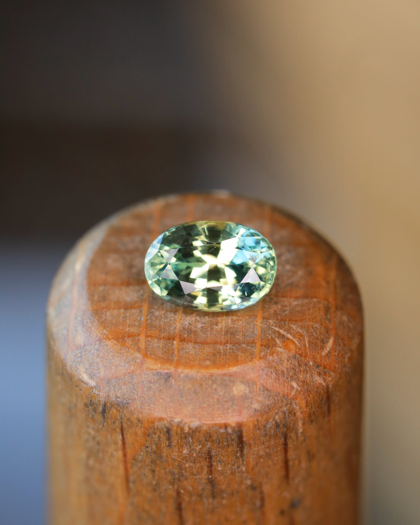 バイカラーサファイア　ルース　0.57ct