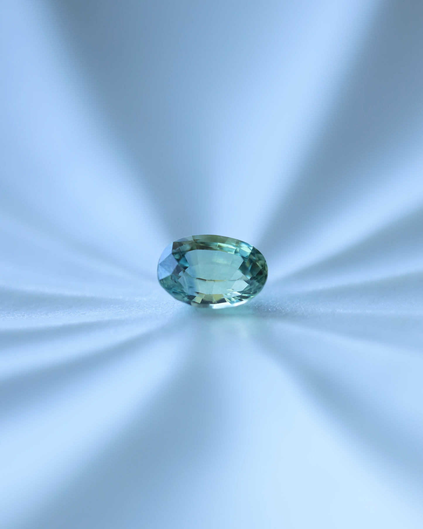 バイカラーサファイア　ルース　0.57ct