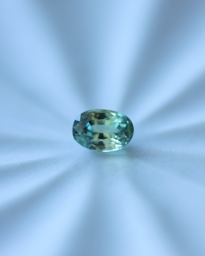 バイカラーサファイア　ルース　0.57ct