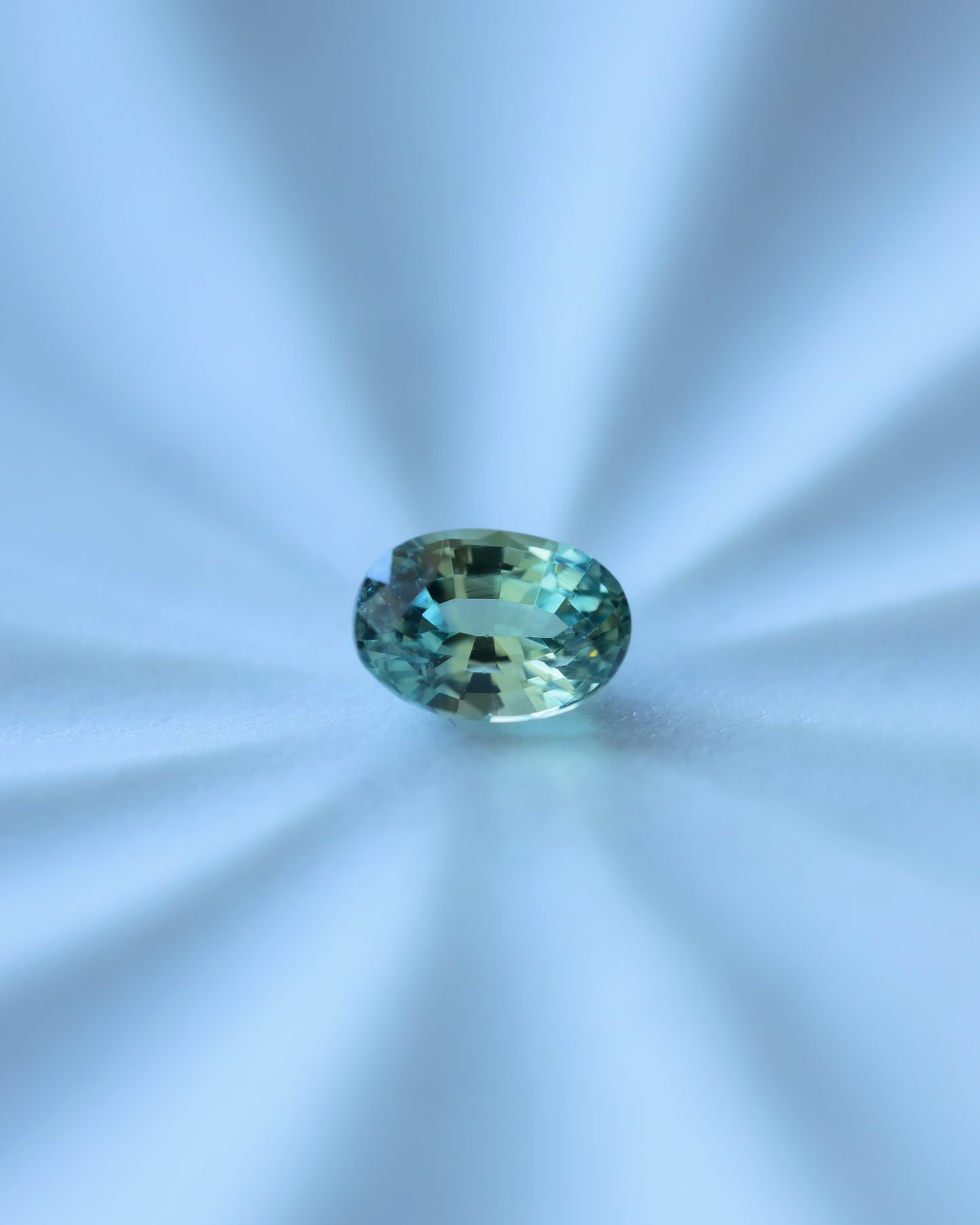 バイカラーサファイア　ルース　0.57ct