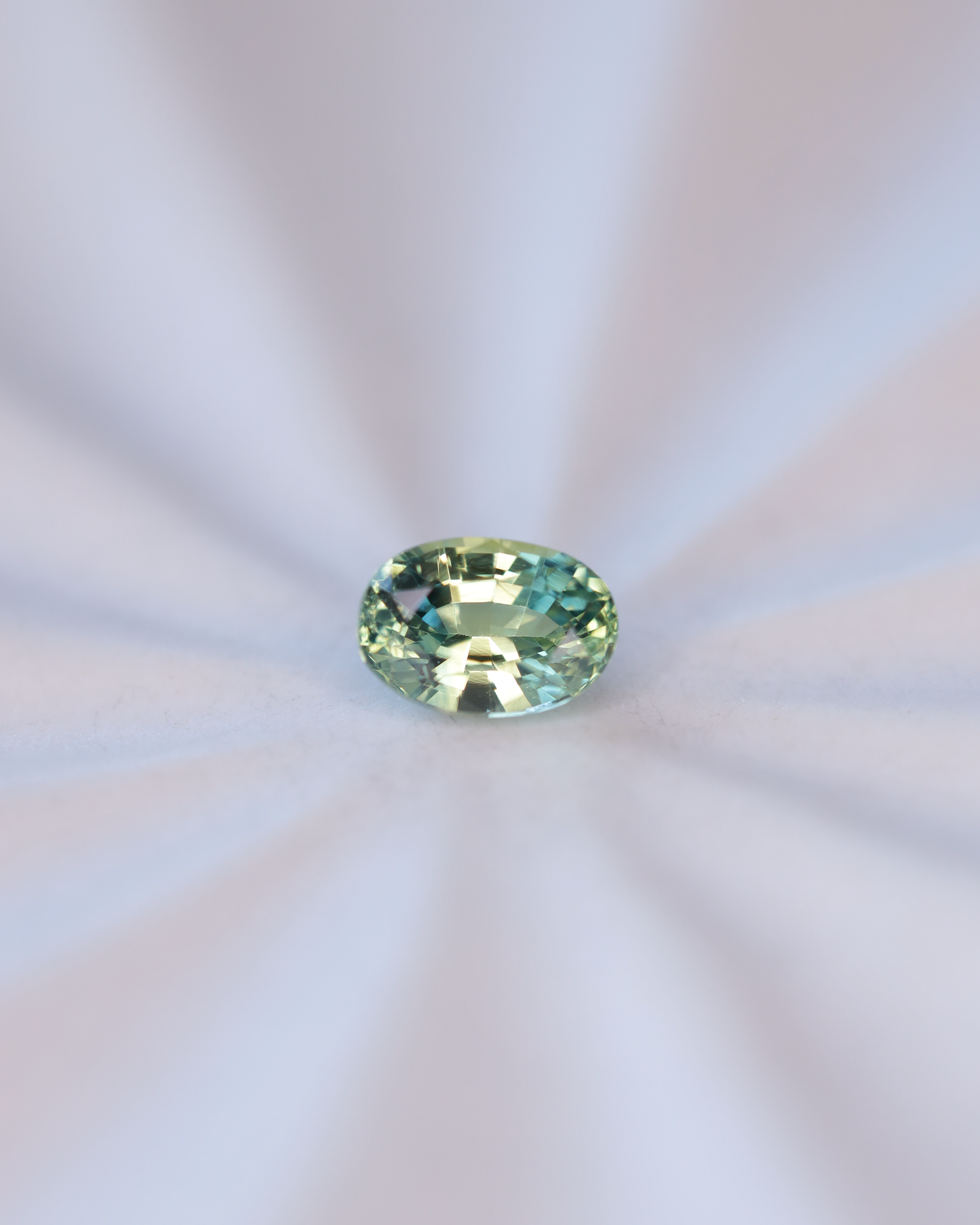 バイカラーサファイア　ルース　0.57ct