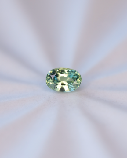 バイカラーサファイア　ルース　0.57ct