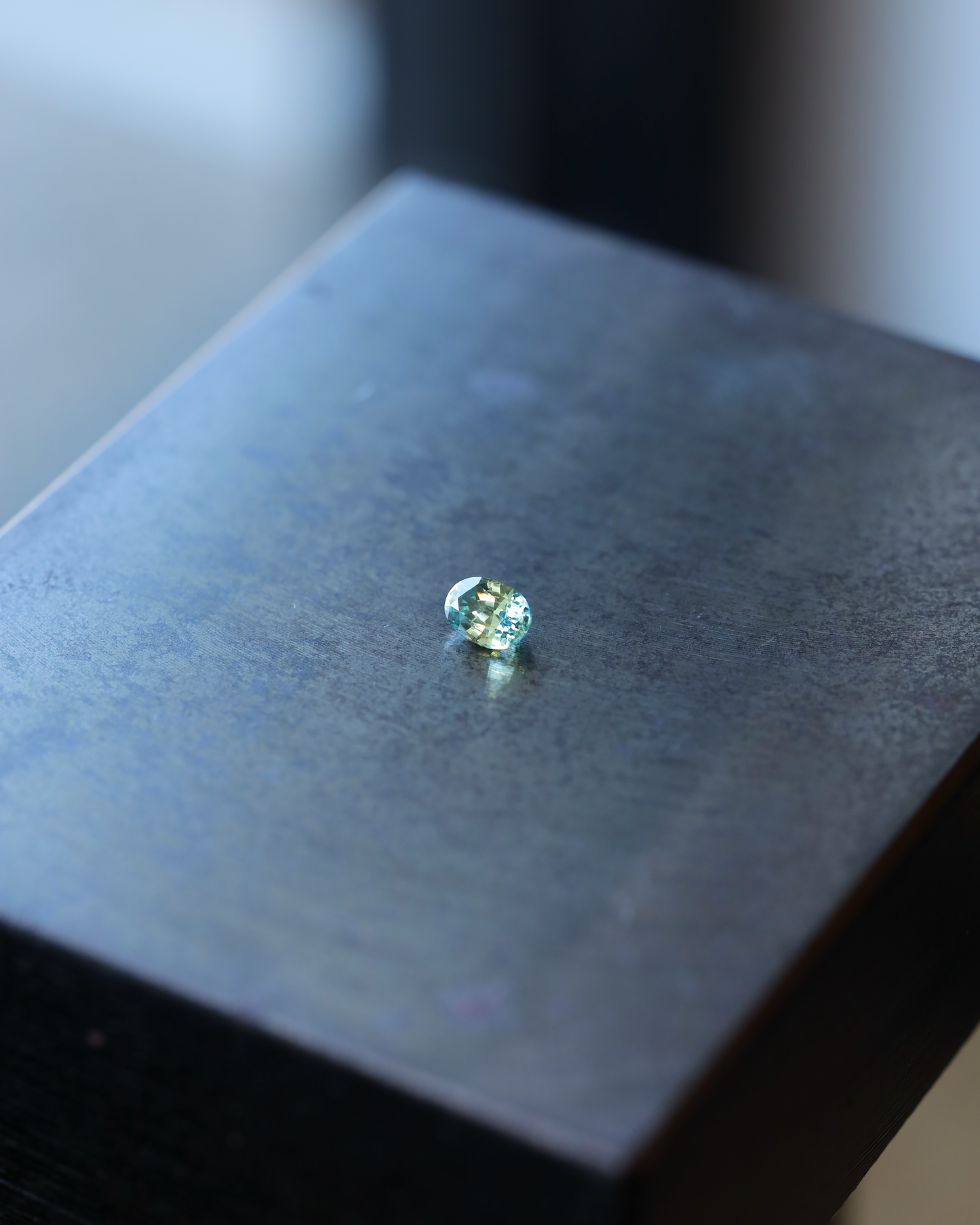 バイカラーサファイア　ルース　0.57ct