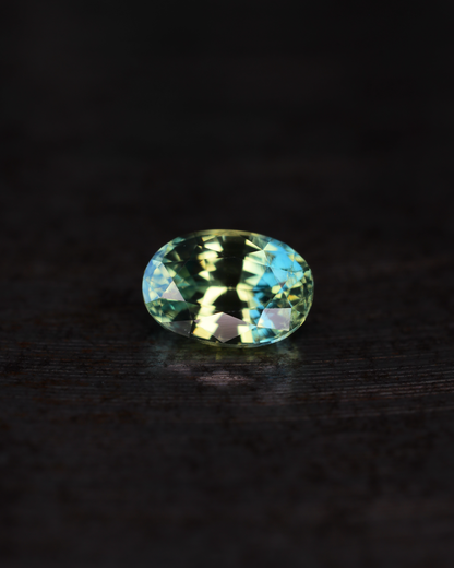 バイカラーサファイア　ルース　0.57ct