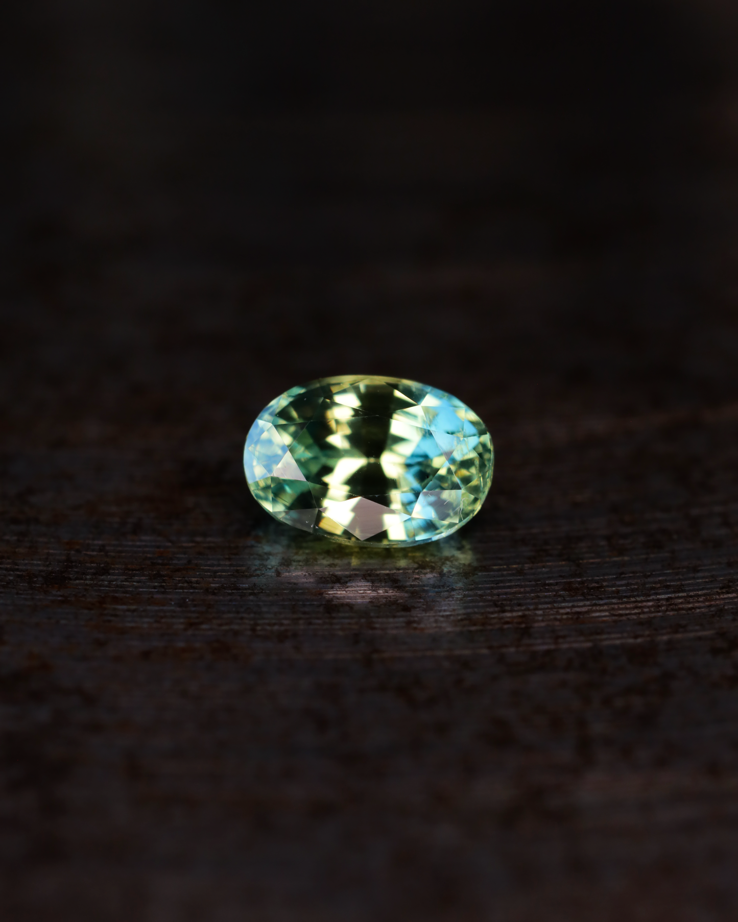 バイカラーサファイア　ルース　0.57ct