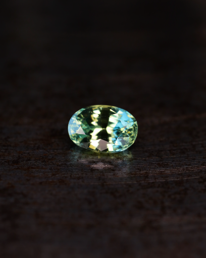 バイカラーサファイア　ルース　0.57ct