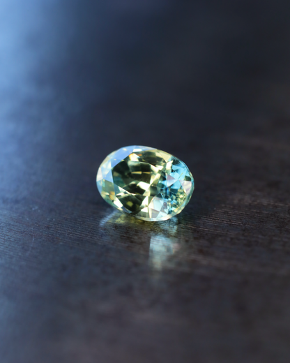 バイカラーサファイア　ルース　0.57ct