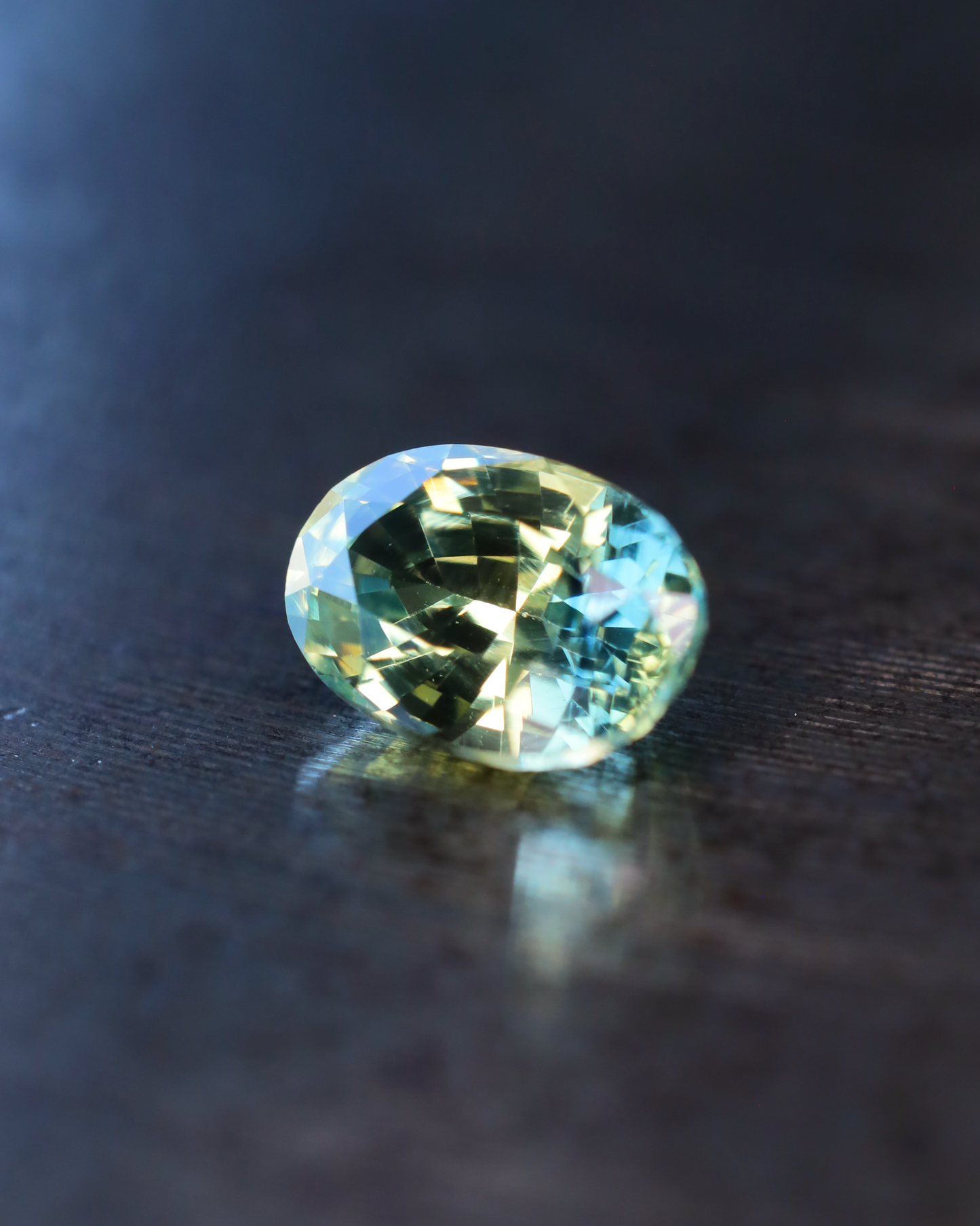 バイカラーサファイア　ルース　0.57ct