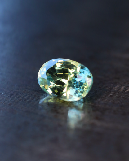 バイカラーサファイア　ルース　0.57ct