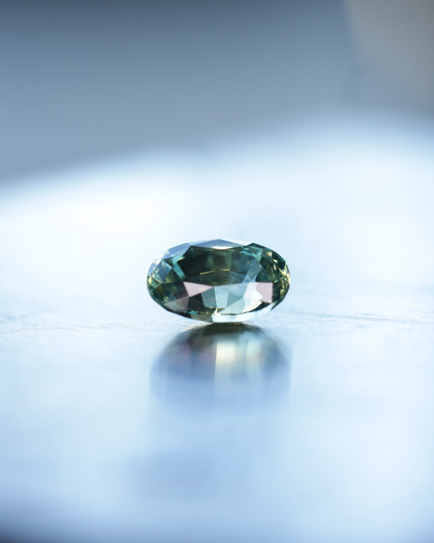 バイカラーサファイア　ルース　0.57ct