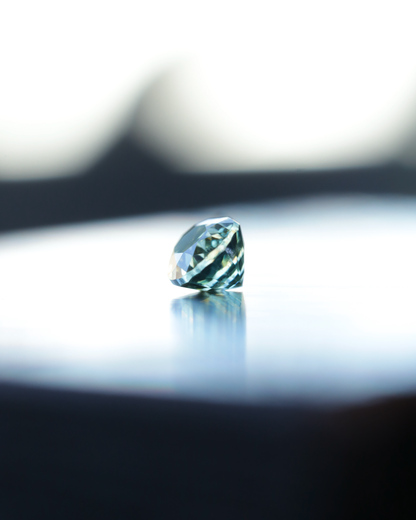 バイカラーサファイア　ルース　0.57ct