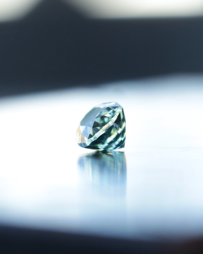 バイカラーサファイア　ルース　0.57ct