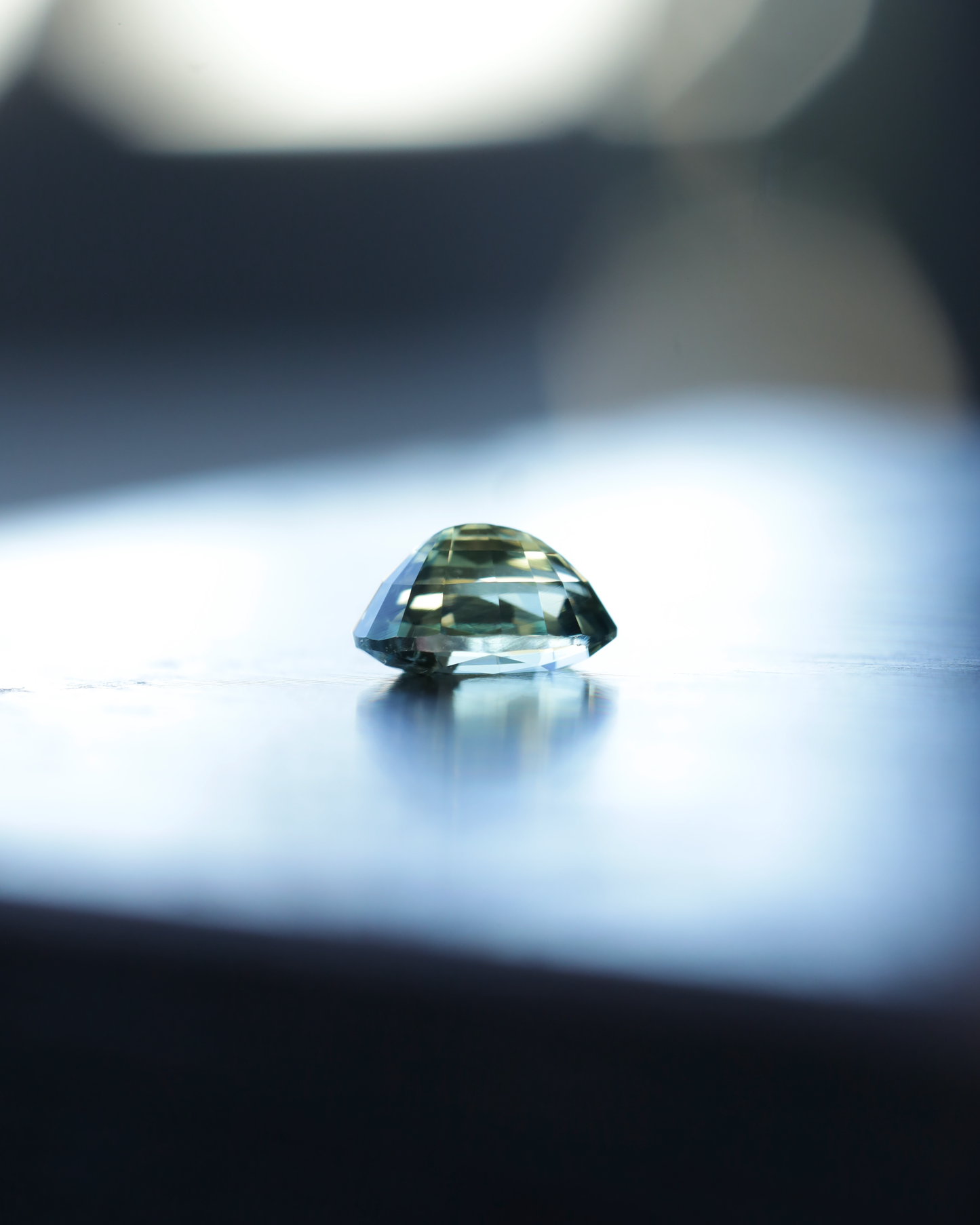 バイカラーサファイア　ルース　0.57ct