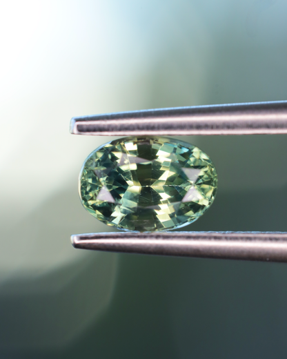 バイカラーサファイア　ルース　0.57ct