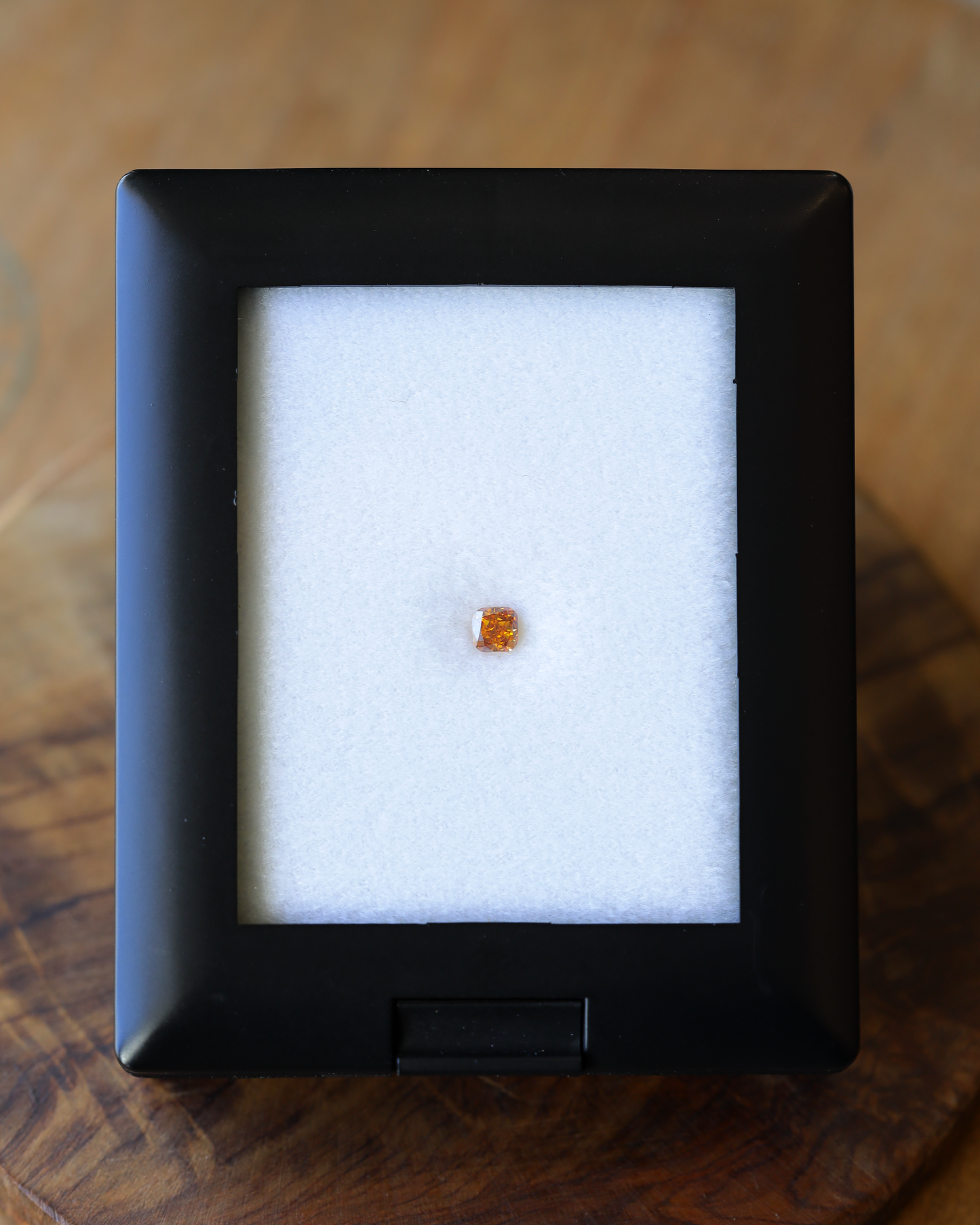 ファンシーディープイエローオレンジダイヤモンド　ルース　0.302ct